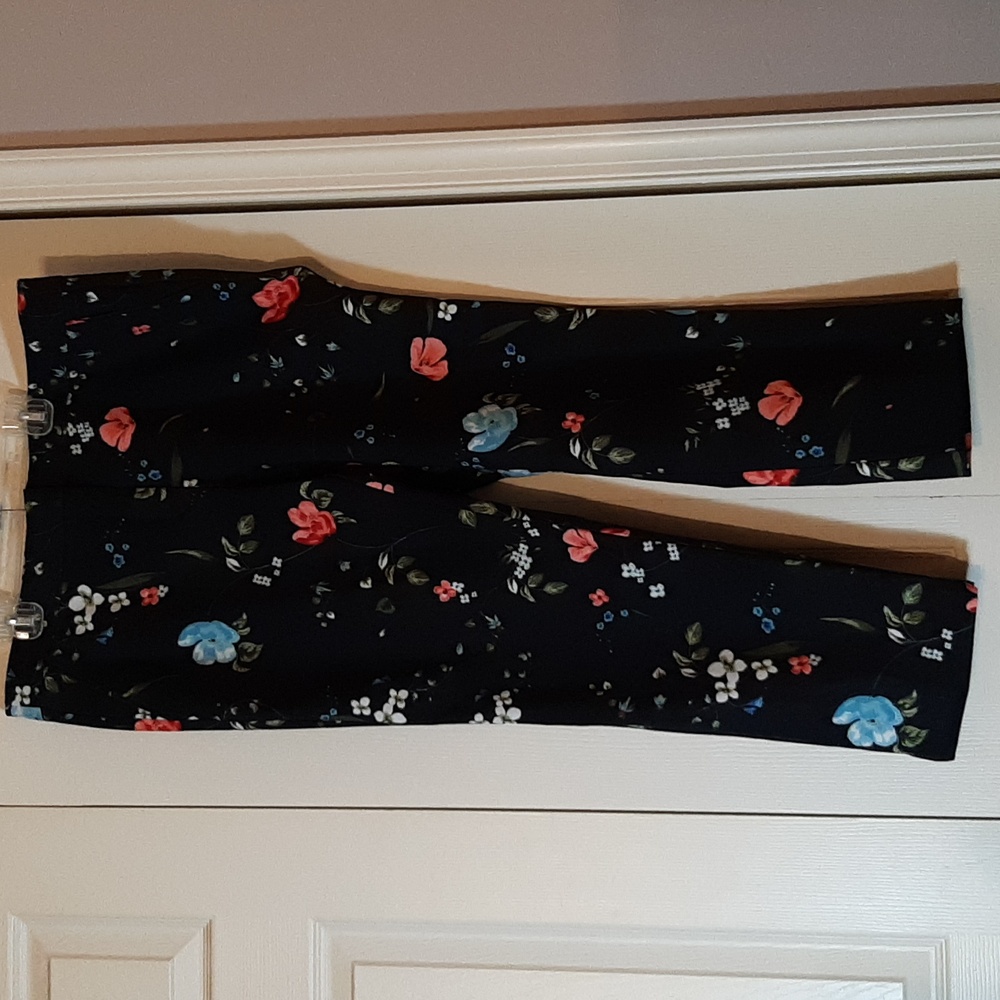 Worthington Black Floral Dress Pants